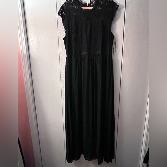 Miusol Black Lace Maxi Dress - Picture 1 of 5